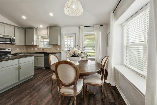 Building Photo - 1115 Petroglyph Trail