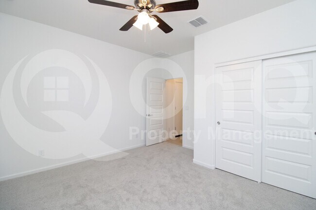 Building Photo - 4715 E Danta St
