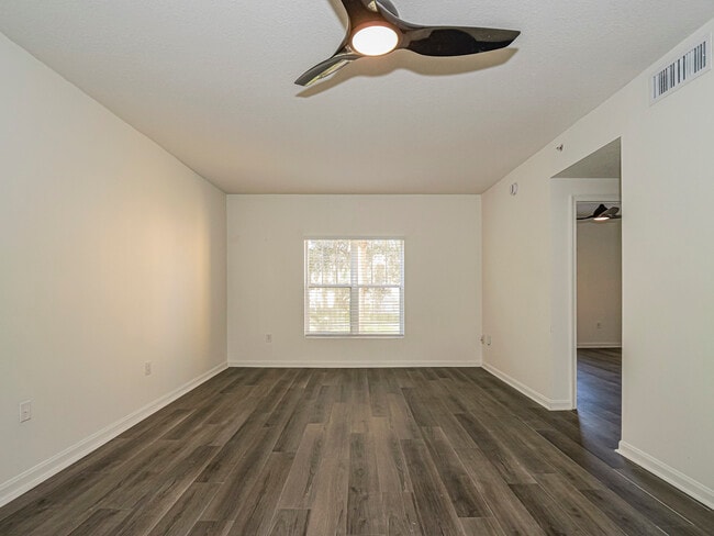 Building Photo - 5090 Fairways Cir