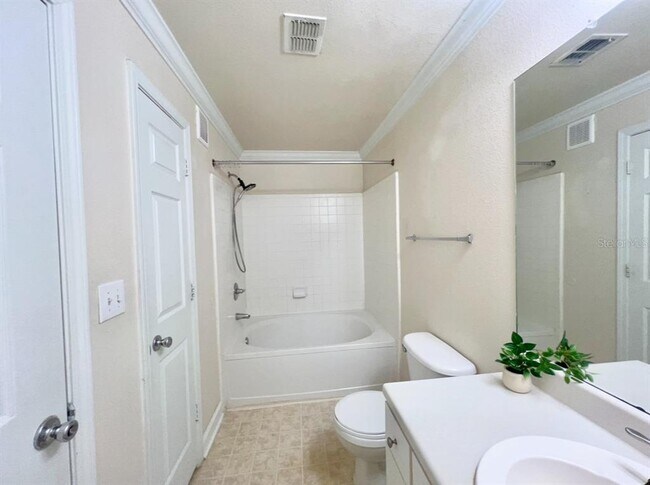 Building Photo - 18469 Bridle Club Dr