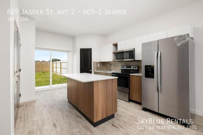 Building Photo - 609 Jasper St