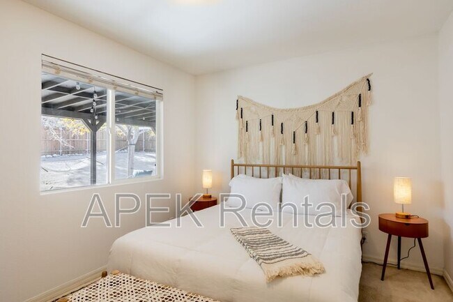 Building Photo - 61493 Desert Air Rd