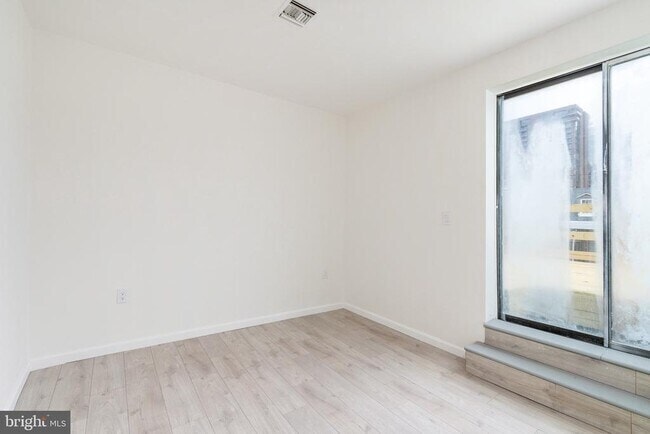 Building Photo - 505 Pine St