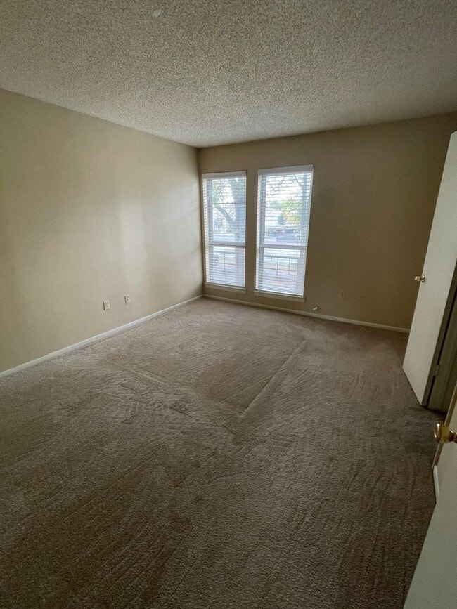 Building Photo - 1BD/1BA Condo located on the Germantown/Me...