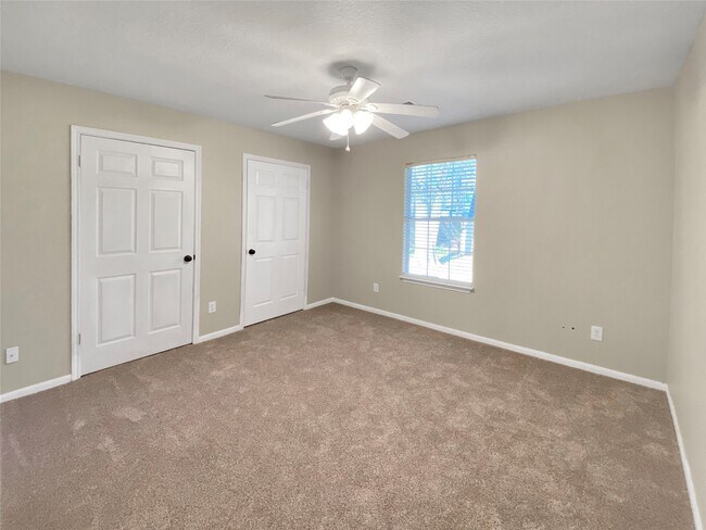 Building Photo - 10825 Royal Magnolia Dr