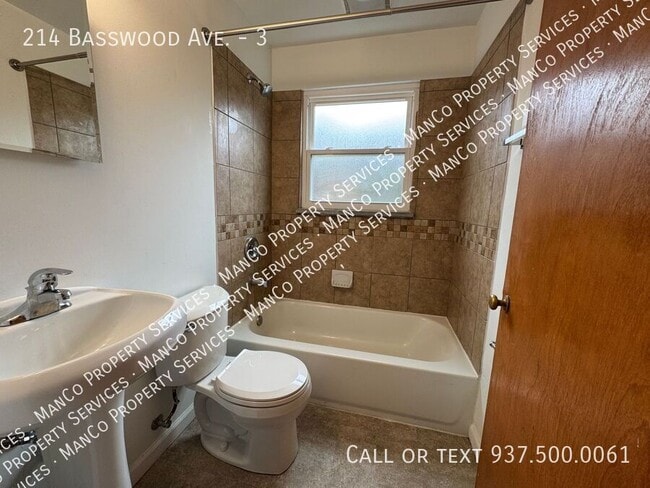 Building Photo - 214 Basswood Ave