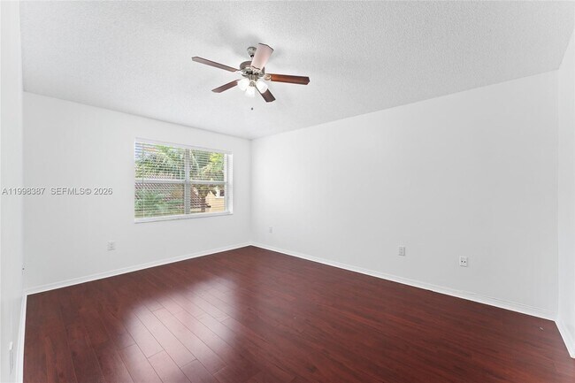 Building Photo - 1120 W Lake St