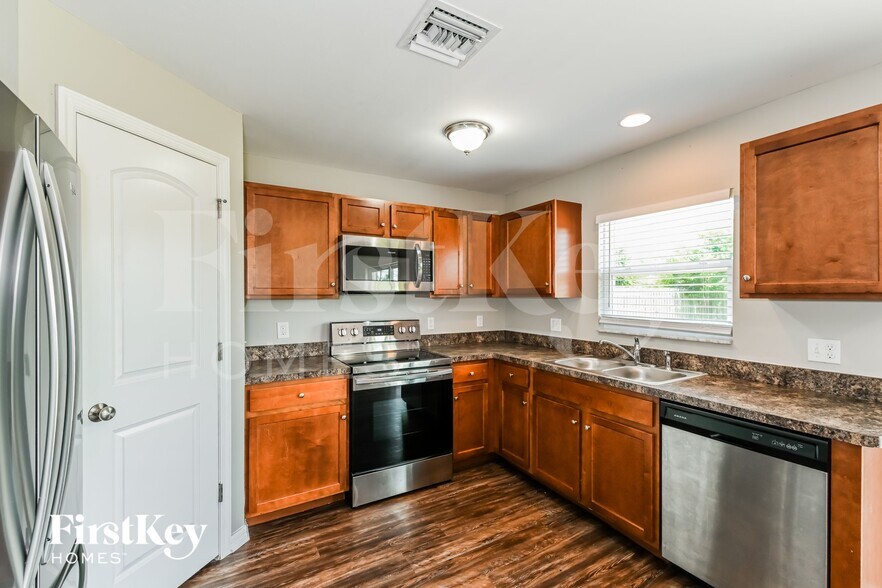 Building Photo - 123 SW 19th Terrace