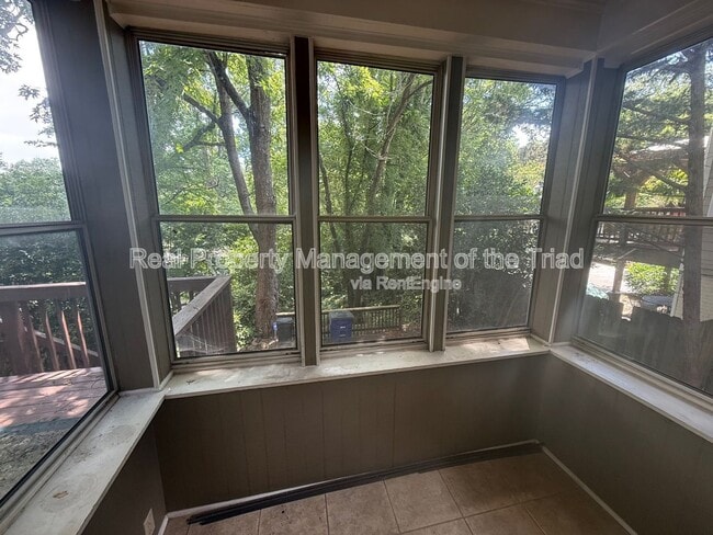 Building Photo - 513 S Hawthorne Rd