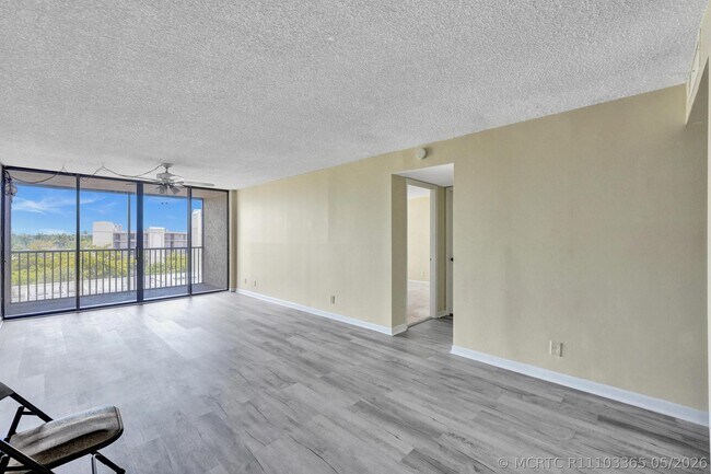 Building Photo - 12 Royal Palm Way