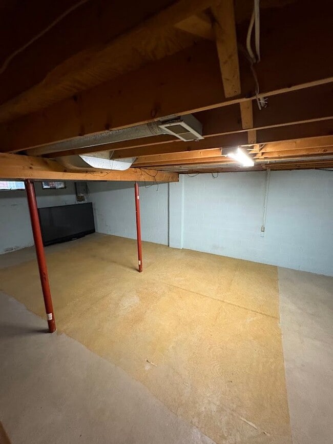 Building Photo - Beautiful and spacious 3 bedroom 2.5 bathroom townhome available for rent