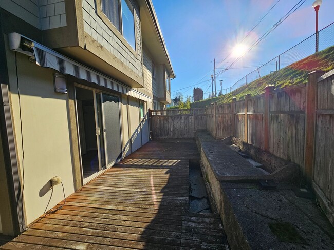 Building Photo - Bremerton Townhome with Puget Sound Views