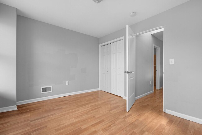 Building Photo - Two Bedroom Rental for Immediate Move In West Baltimore