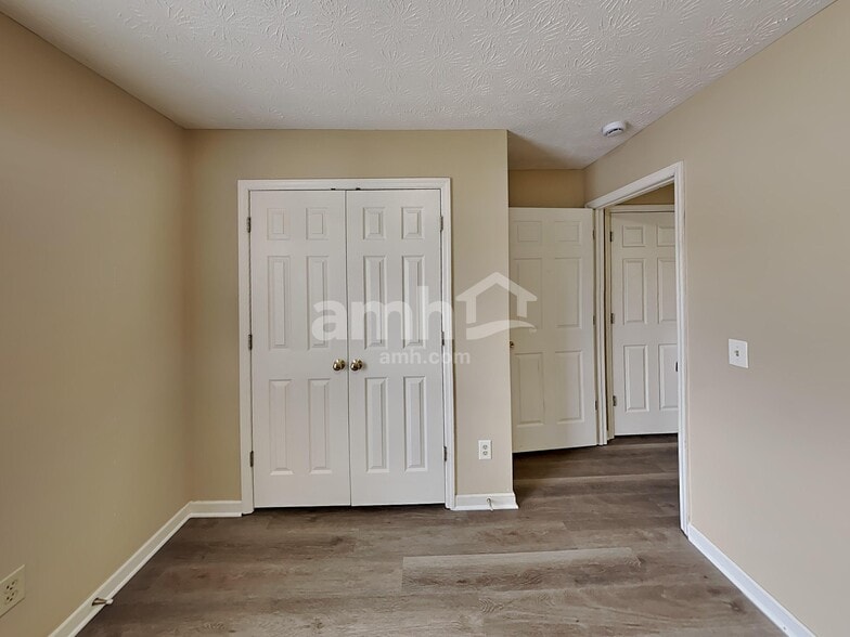 Building Photo - 1212 Wembley Ct