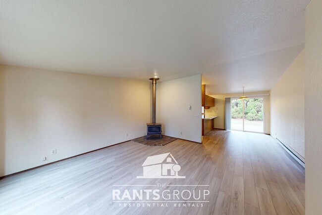 Building Photo - 832R