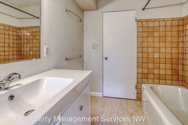 Building Photo - 2 br, 1 bath House - 7635 SW Capitol Hill ...