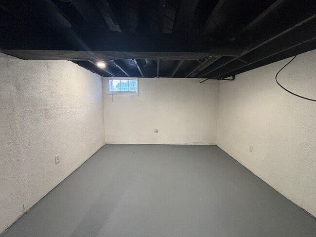 Building Photo - 2829 Kenmore Ave