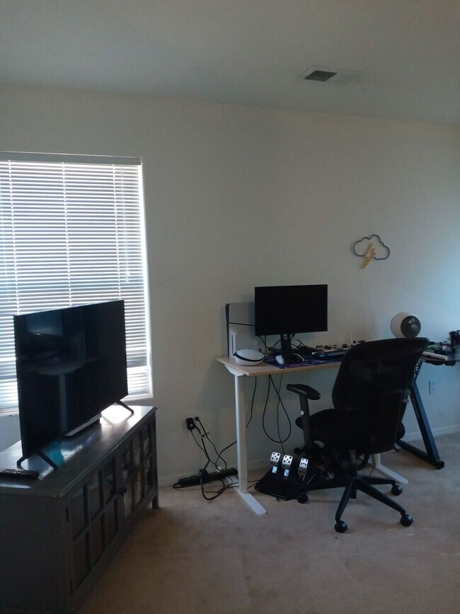 Building Photo - Enchanted Hills