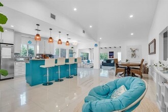 Building Photo - 1571 Normandy Dr