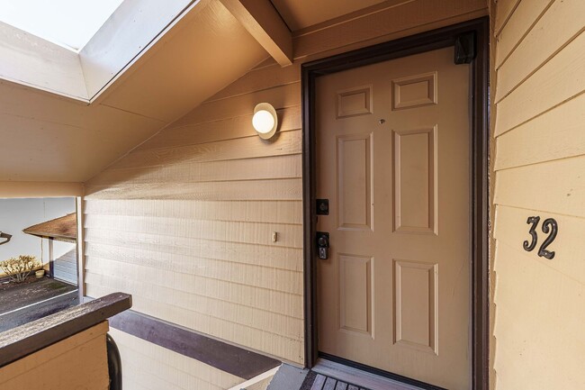 Building Photo - Updated 1 Bed / 1 Bath Upper-Level Condo with Balcony, Garage & A/C — Gated Community!