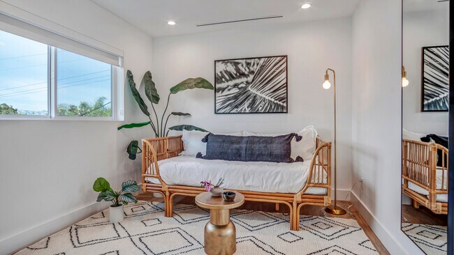 Third bedroom with single/twin bed - 3154 Curts Ave