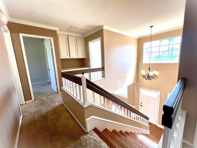 Building Photo - Beautiful 4 Bedroom, 2.5 Bath Single Famil...