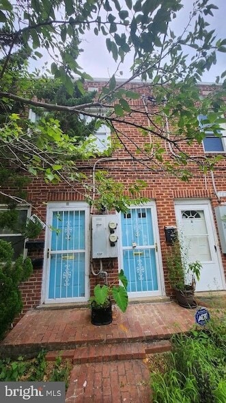 Building Photo - 1422 W Street SE Unit 2
