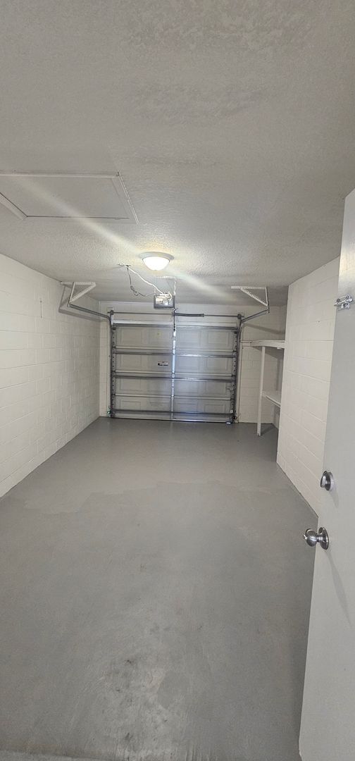 Building Photo - FABULOUS! LIKE NEW!  3 BEDROOM / 2 BATH / ...