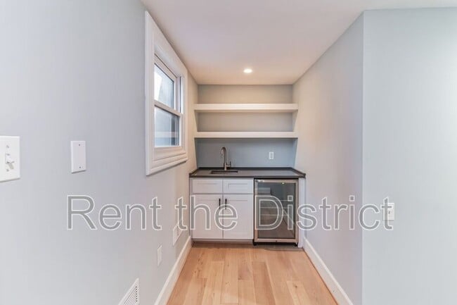 Building Photo - 1239 Kenyon St NW