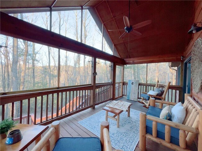 Building Photo - 532 Highland Trail
