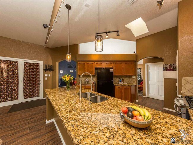 Building Photo - 8166 E Lorenzo Ln