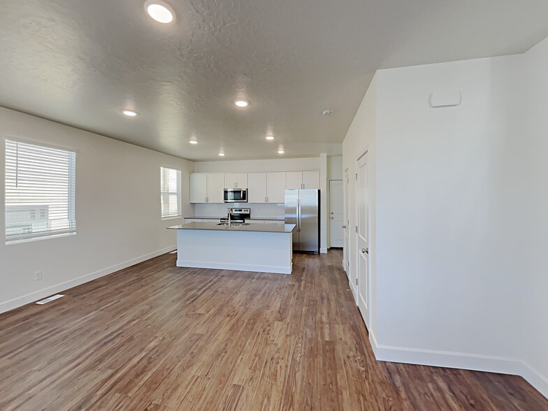 Building Photo - 6584 Old Forest Dr