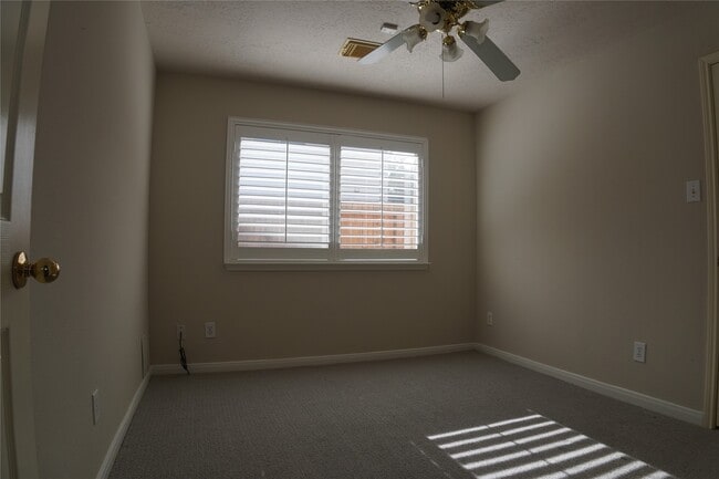 Building Photo - 13714 Pear Woods Ct