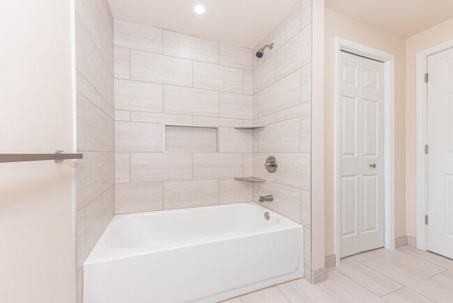 Building Photo - 1520 Traver Rd