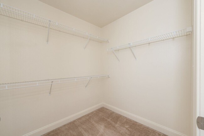 Building Photo - 2 Bedroom Townhouse in Crestview!
