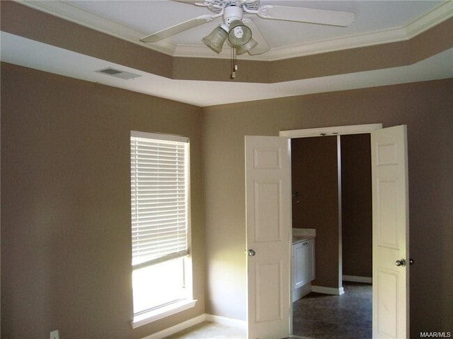 Building Photo - 6646 Ridgeview Ln