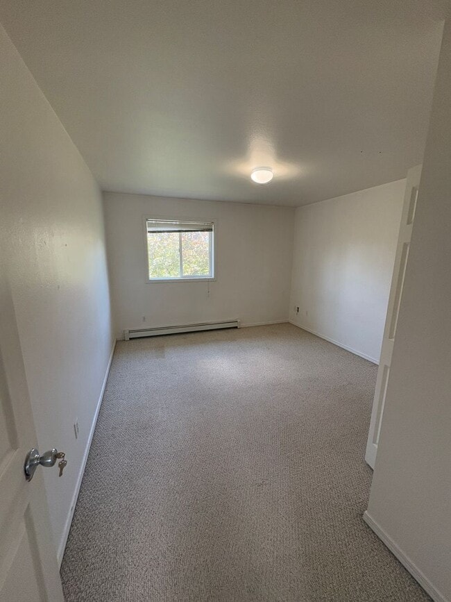 Building Photo - Classic 3 Bedroom 2 Bath Home with Attache...