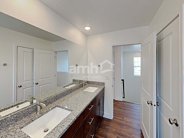 Building Photo - 6063 W Arranmore Dr