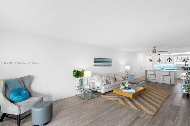 Building Photo - 1050 Hillsboro Mile