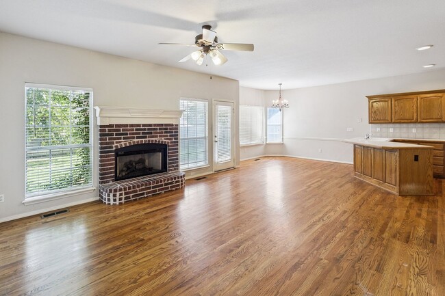 Building Photo - Spacious 4 Bedroom + Bonus Room