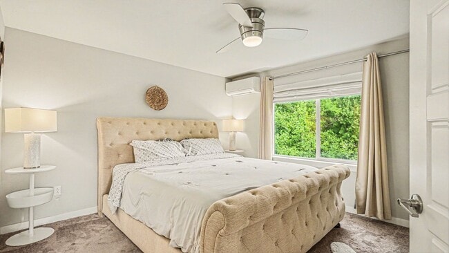 Building Photo - Modern Corner Townhome with Split AC & 2-Car Garage Near Alderwood Mall
