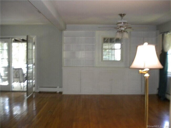 Building Photo - 212 E Rutland Rd