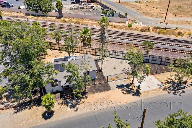 Building Photo - 434 Highland Ave