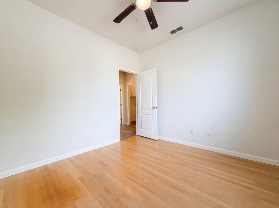 Building Photo - 400 Caravaggio Cir