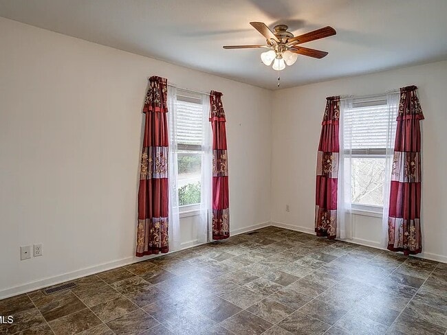 Building Photo - 2 Bed, 1 Bath - Home