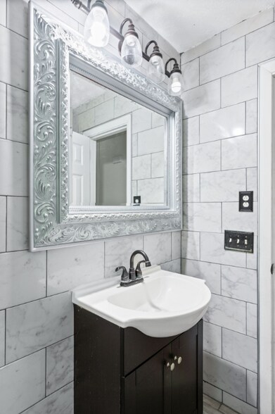Building Photo - 5409 Country Dr
