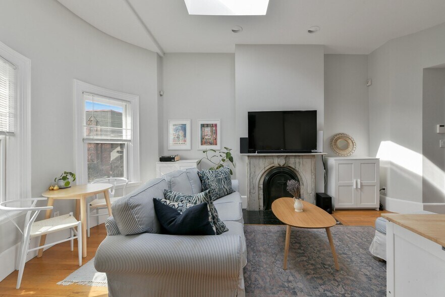 Building Photo - 219 W Newton St