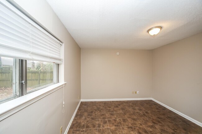 Building Photo - 7915 Gayle Ln