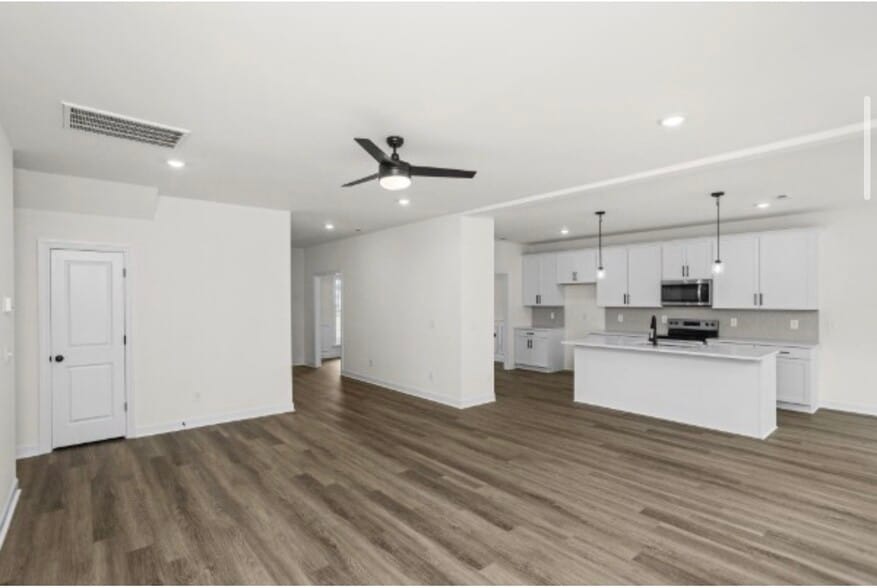 Building Photo - 5021 Salient Dr