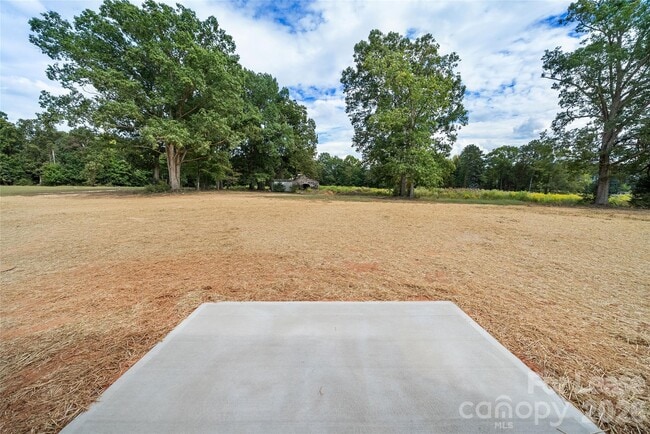 Building Photo - 818 N Rocky River Rd